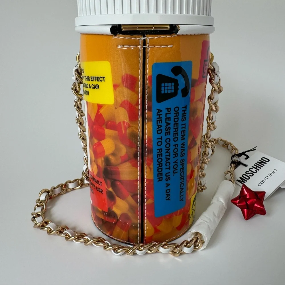 SOLD💫VESTIAIRE- MOSCHINO PILL PURSE - Picture 4 of 16